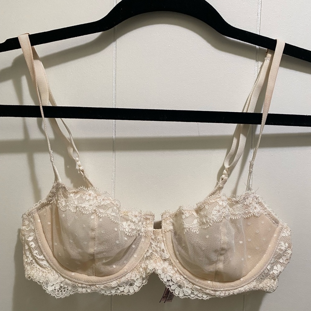 NWOT Victoria’s Secret lace bra